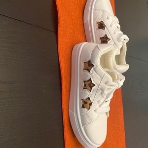 BRAND NEW KIDS AMAZING SNEAKERS!